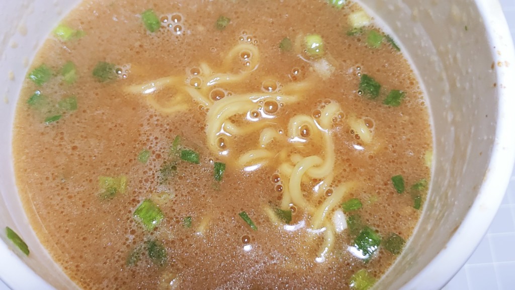 日清 カップラーメン 無鉄砲 濃厚とんこつ