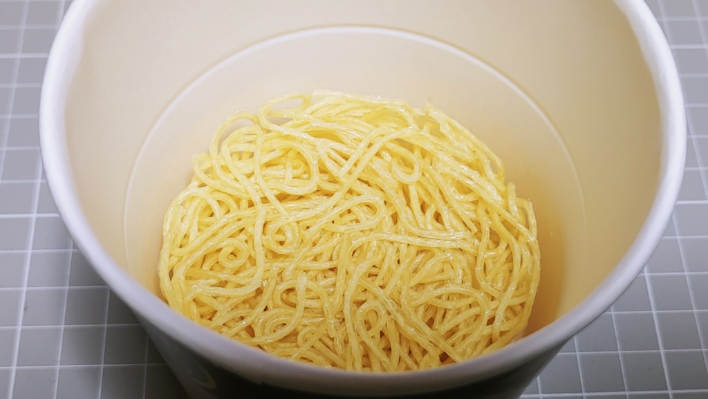 ヤマダイ スープデパスタ カルボナーラ 実食ガチレビュー カップだけどしっかりとしたカルボナーラ 気軽に食べられるのはいいけどちょっとボリュームは控えめ ガチレビュー