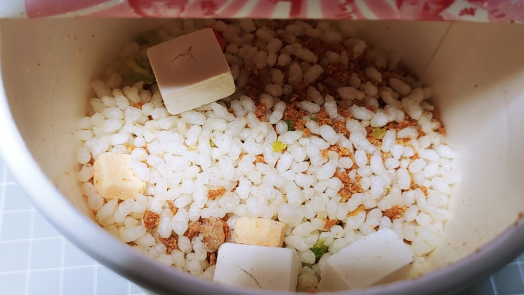 セブンイレブン 蒙古タンメン中本 辛旨飯 チーズの追撃