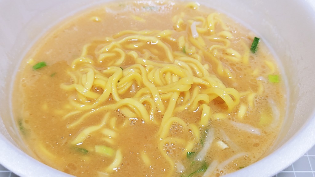 ファミリーマート なりたけ監修 背脂×濃厚味噌 みそラーメン