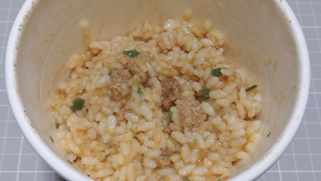 日清 カップヌードル 謎肉牛丼 甘辛つゆの牛丼味