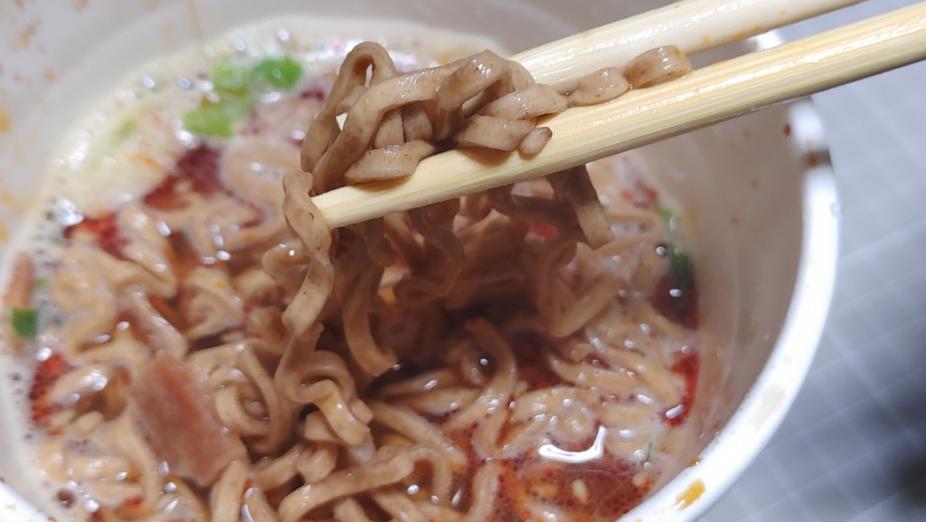 明星 東京・池袋 馳走麺 狸穴監修 ラー油肉蕎麦