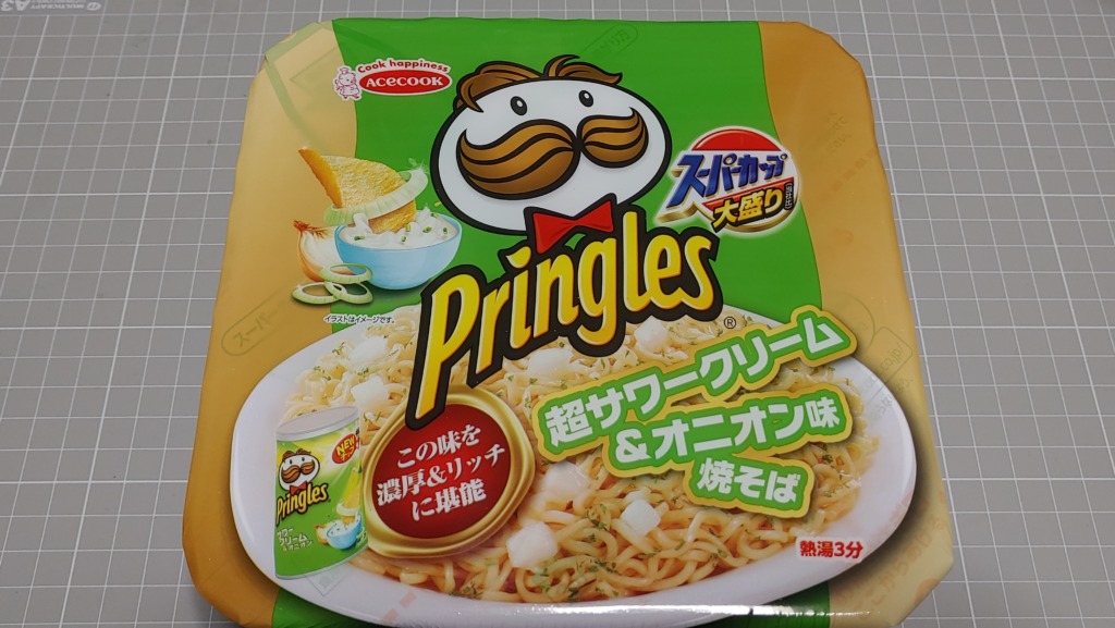 エースコック スーパーカップ大盛り プリングルス超サワークリーム＆オニオン味焼きそば