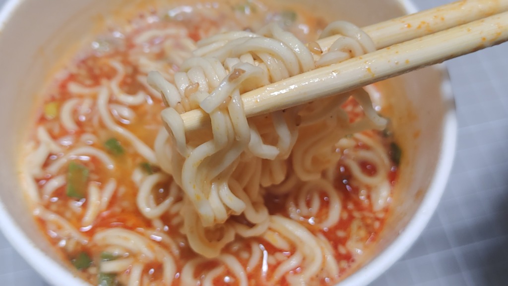 ローソン エースコック 成都正宗担々麺 つじ田 ごま香る正宗担々麺