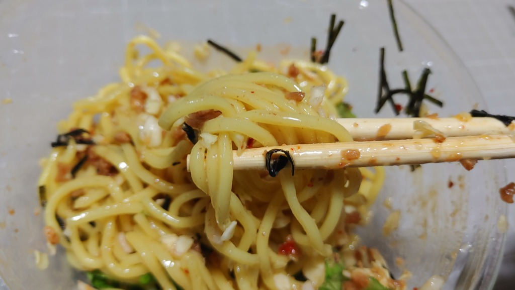 ファミリーマート 野菜と食べる台湾まぜそば風ラーメンサラダ