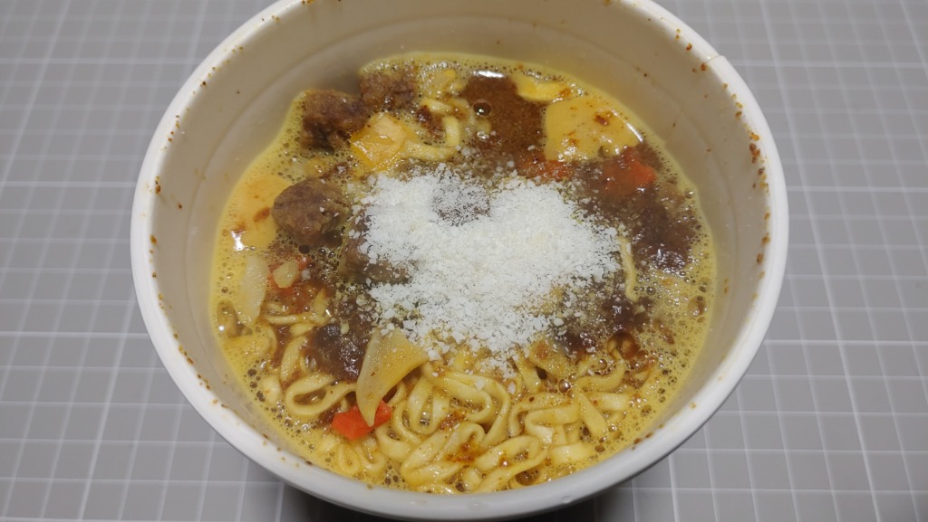 日清 カップヌードル ビーフの味わい欧風仕立て 欧風チーズカレー