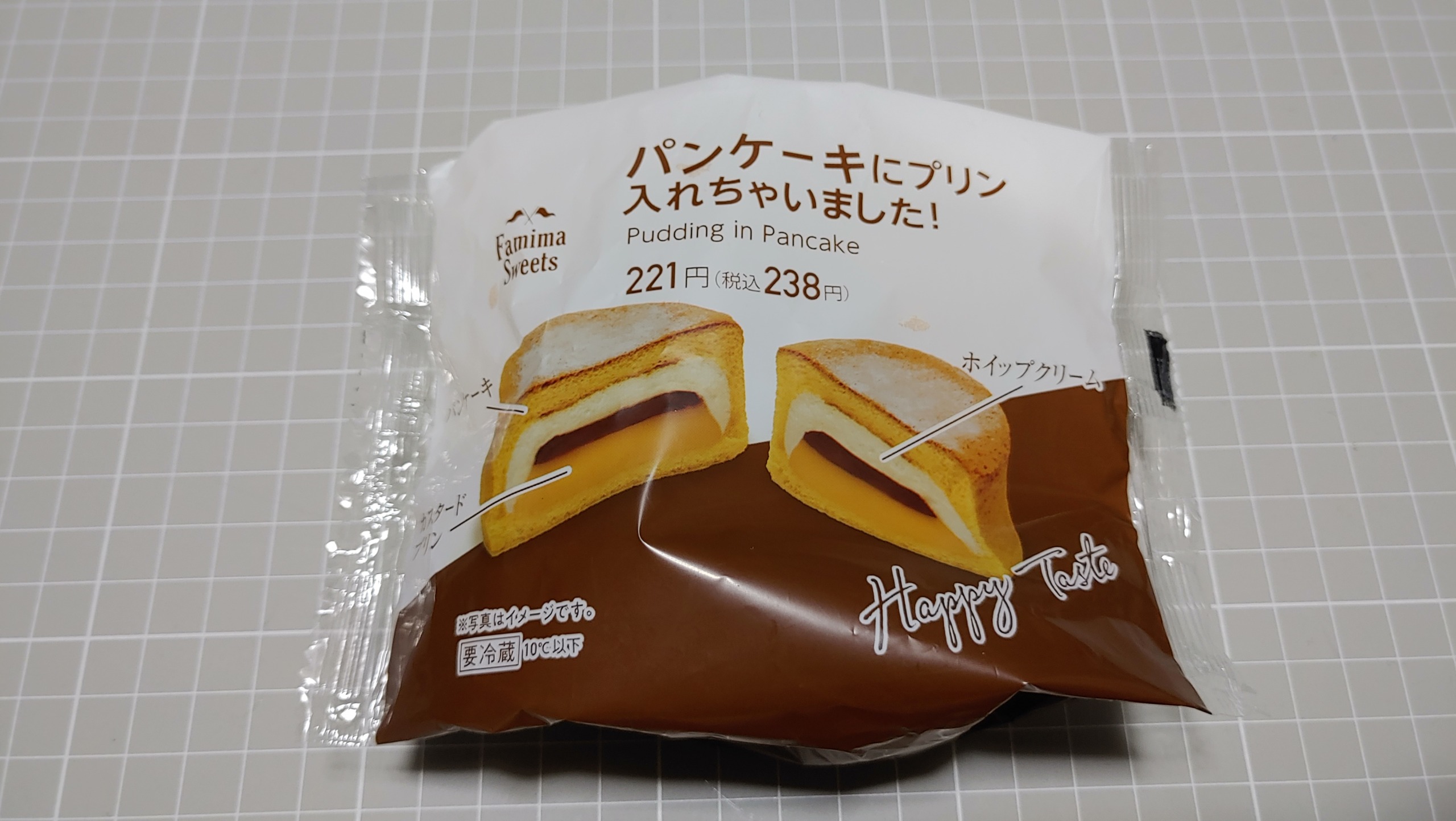 ファミリーマート パンケーキにプリン入れちゃいました！