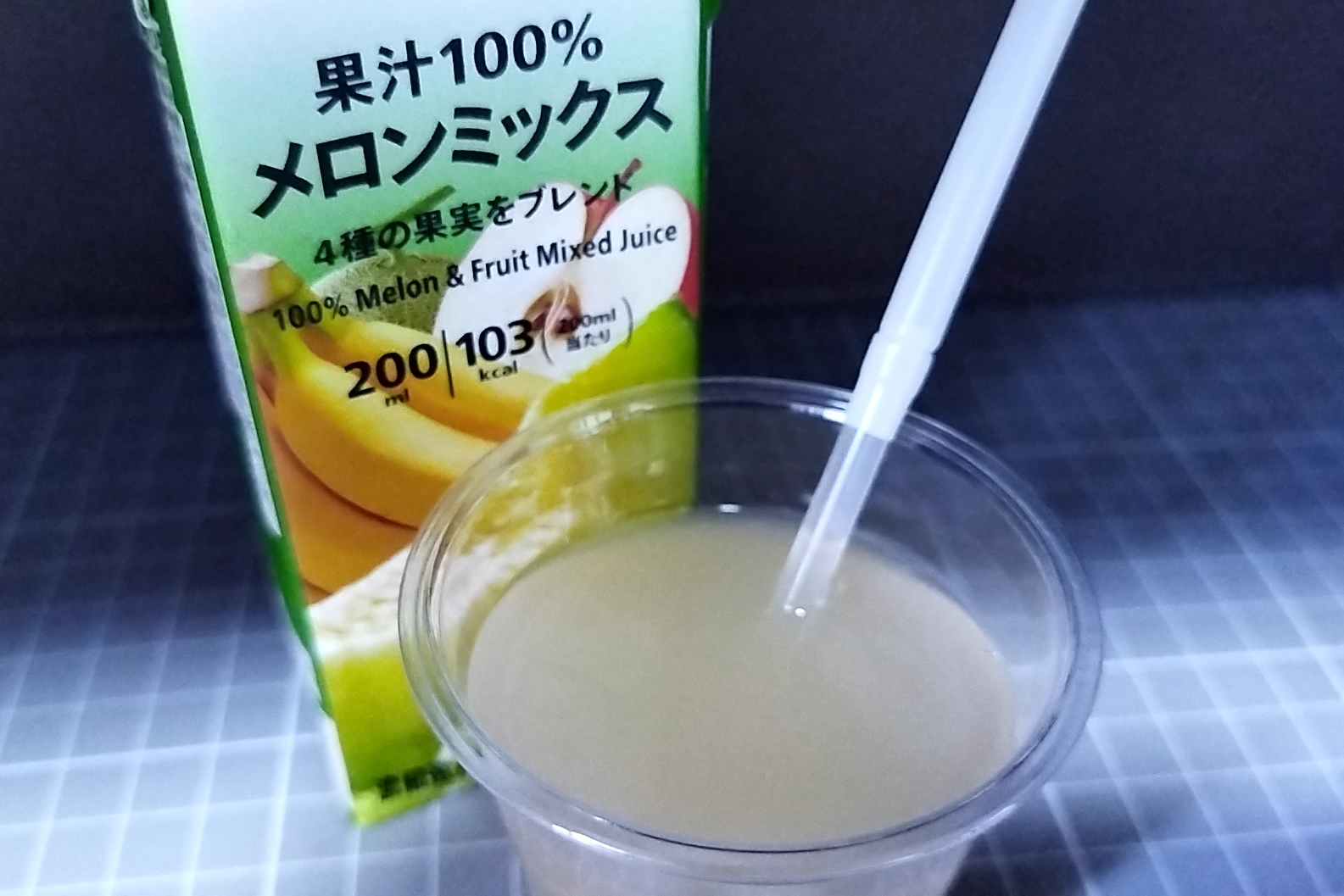 セブンイレブン 果汁100％メロンミックスジュースを実食